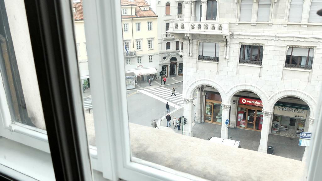 B&B Piazza Goldoni Trieste Luaran gambar