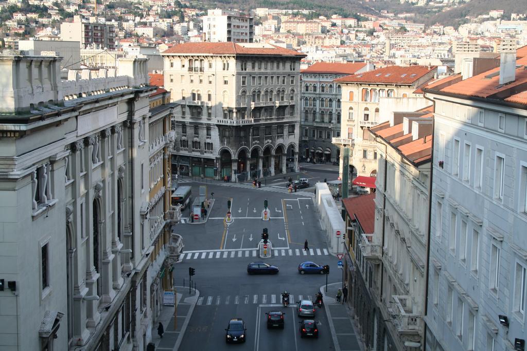 B&B Piazza Goldoni Trieste Luaran gambar