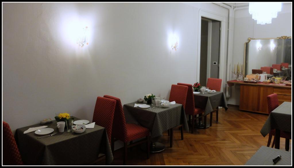 B&B Piazza Goldoni Trieste Luaran gambar